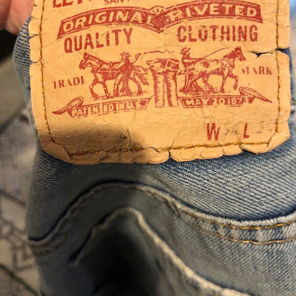 Levi’s cut off shorts distressed denim - Picture 7 of 7